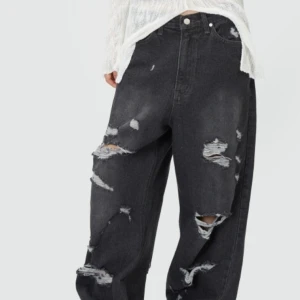 Third destryoed vintage wide denim pants