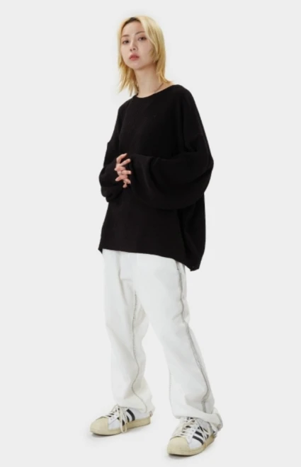 See-through bouckle round neck knitwear